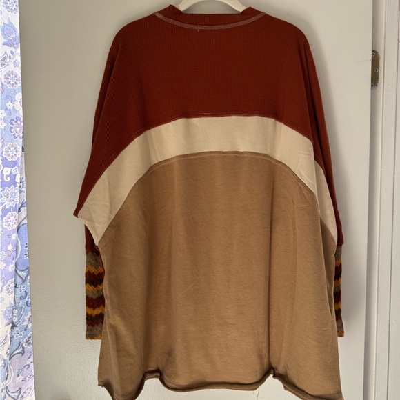Oli & Hali Washed Colorblock Pullover - Picture 3 of 10